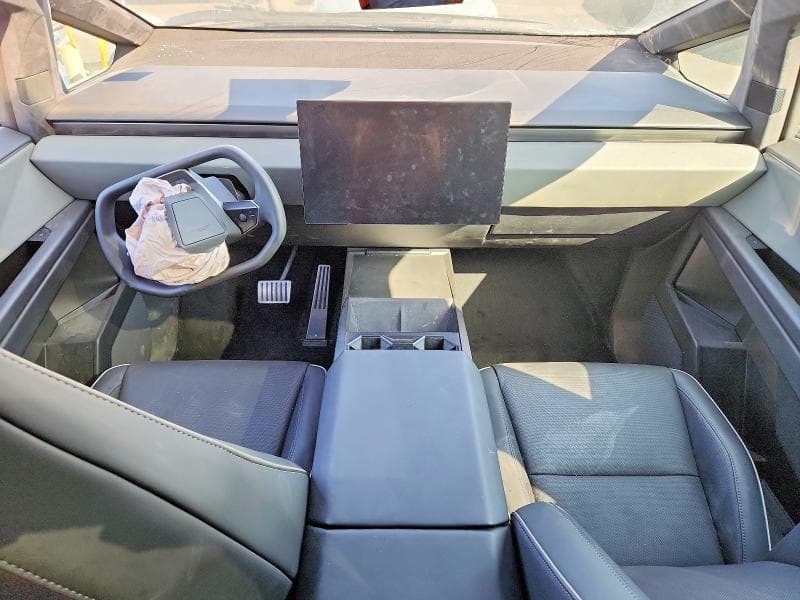 2025 TESLA CYBERTRUCK 8