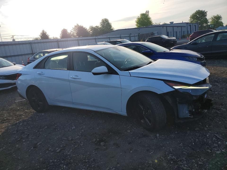 2022 HYUNDAI ELANTRA SEL 4
