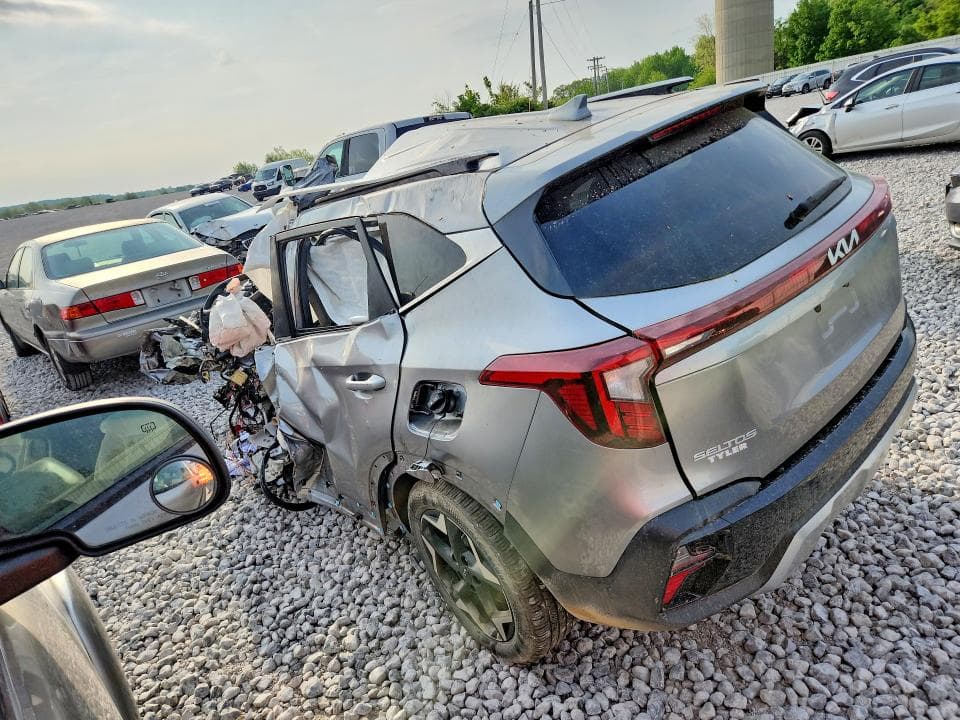 2025 KIA SELTOS EX 2