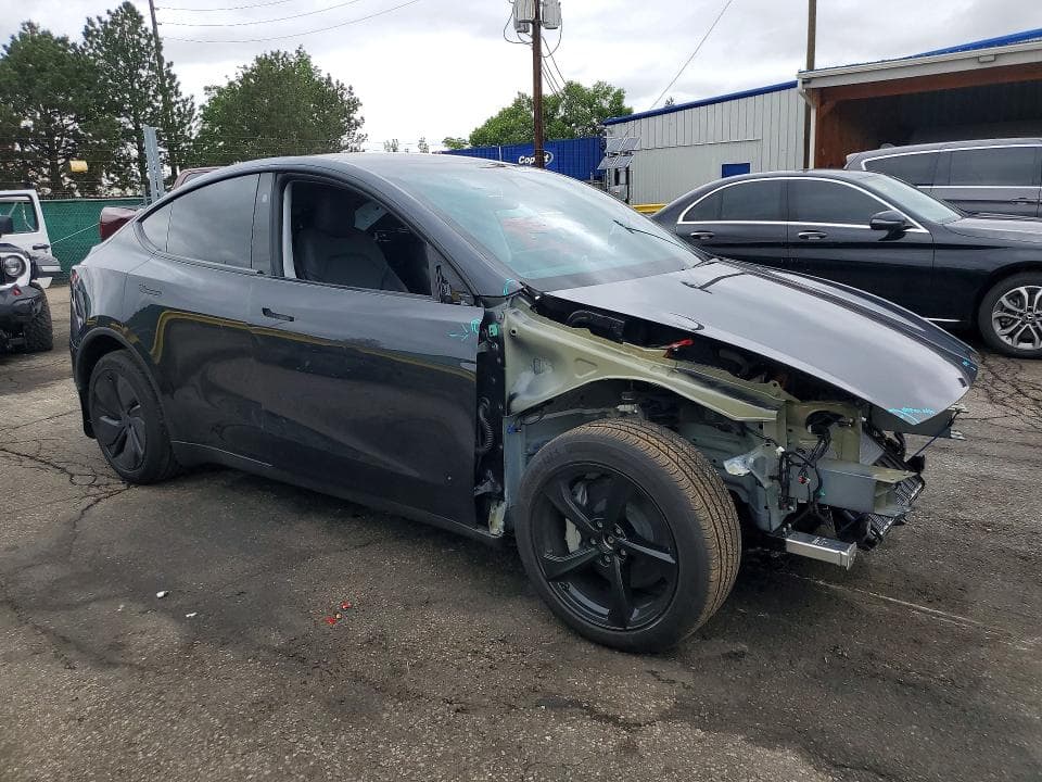 2026 TESLA MODEL Y 4