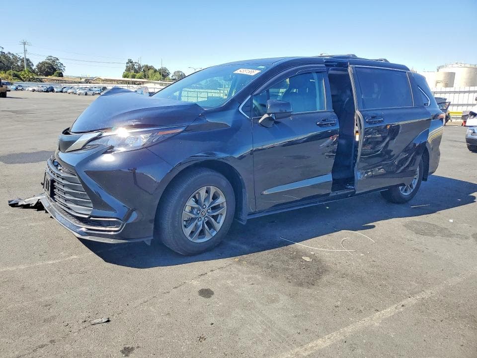 2024 TOYOTA SIENNA LE