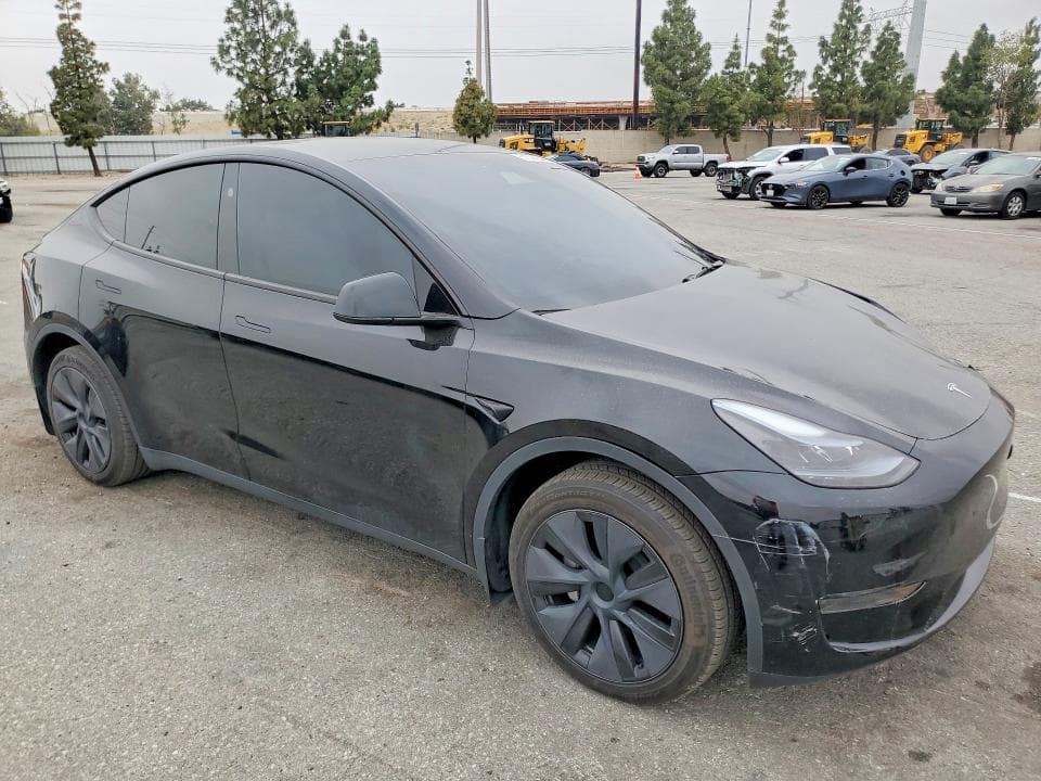 2024 TESLA MODEL Y 4