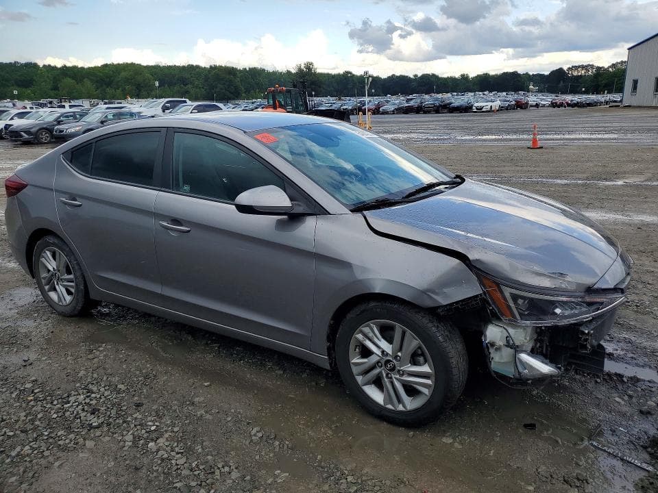 2020 HYUNDAI ELANTRA SEL 4