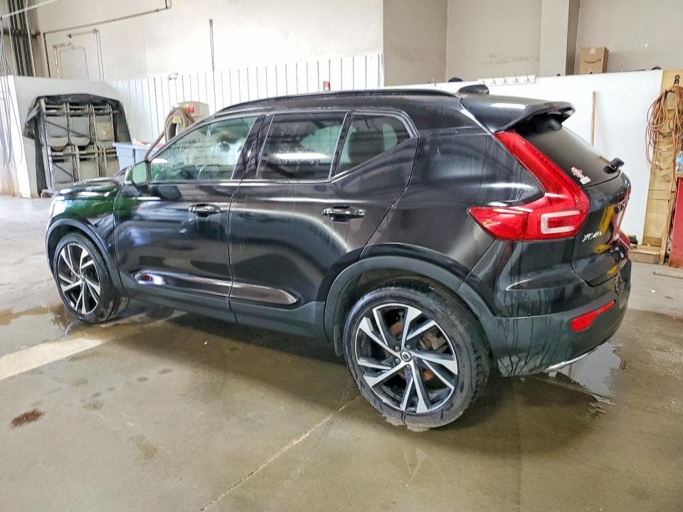 2020 VOLVO XC40 T5 R-DESIGN 2