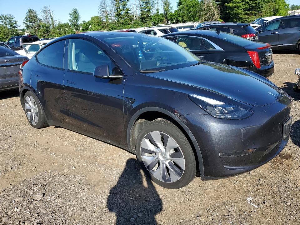 2024 TESLA MODEL Y 4