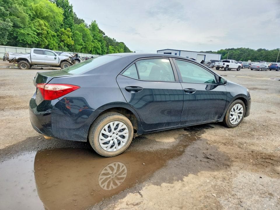 2018 TOYOTA COROLLA LE 3