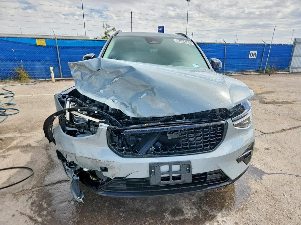 2026 VOLVO XC40 PLUS 5
