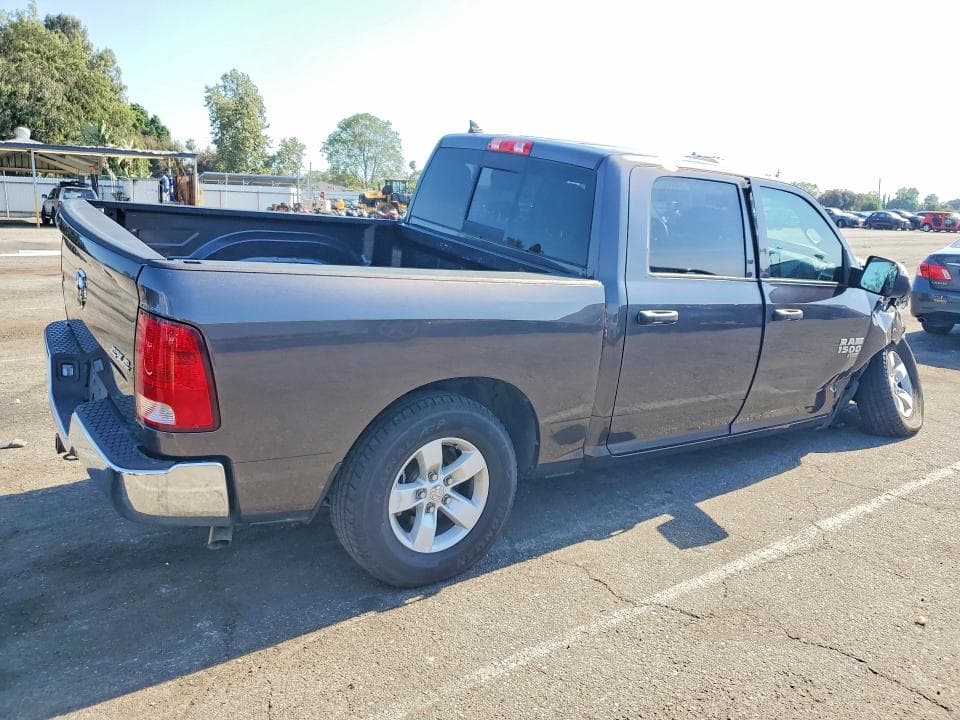 2023 RAM 1500 CLASSIC SLT 3