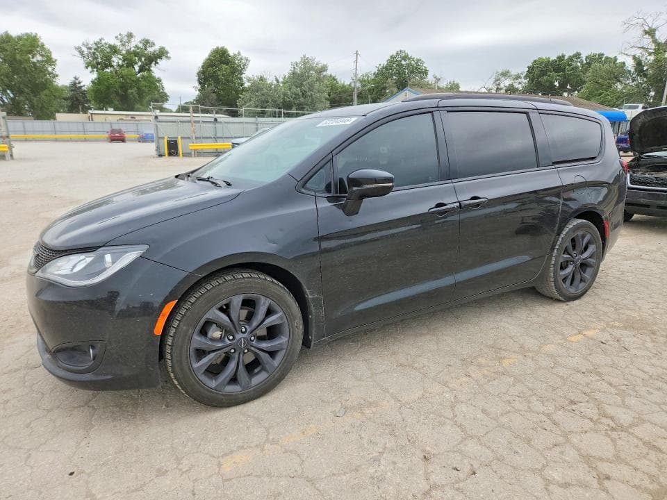 2018 CHRYSLER PACIFICA LIMITED - 1