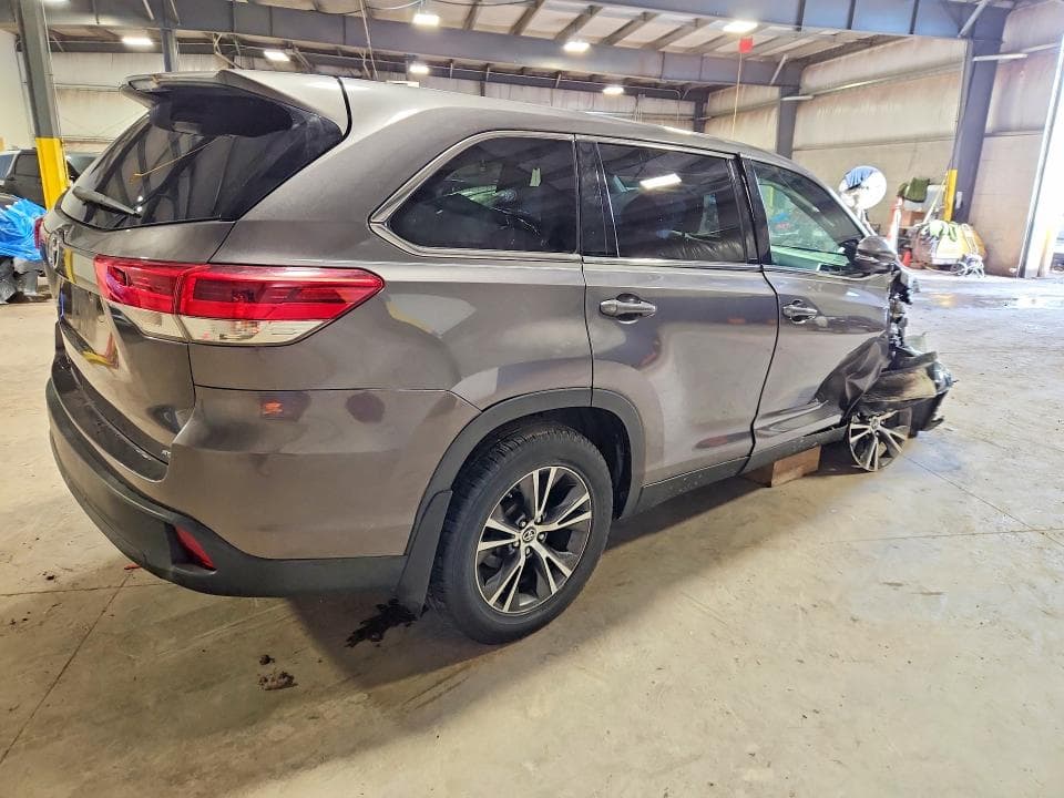 2019 TOYOTA HIGHLANDER LE 3