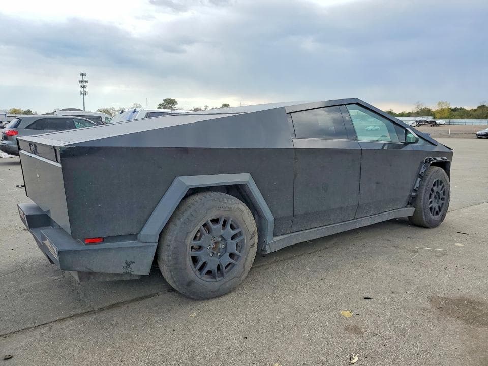 2024 TESLA CYBERTRUCK 3