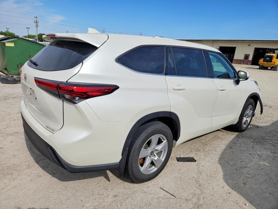 2021 TOYOTA HIGHLANDER LE 3