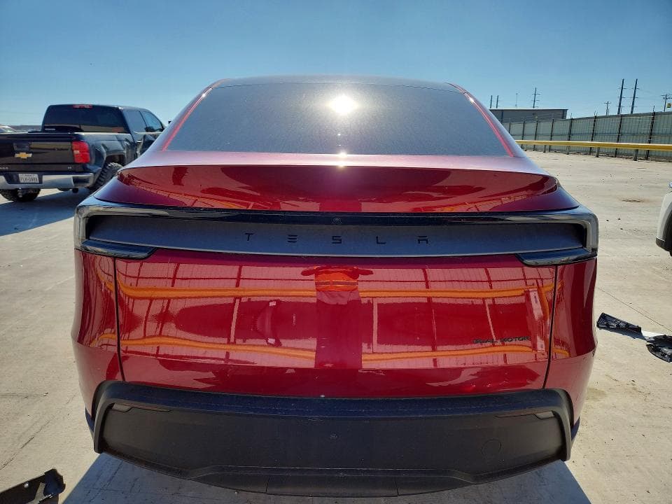 2026 TESLA MODEL Y 6