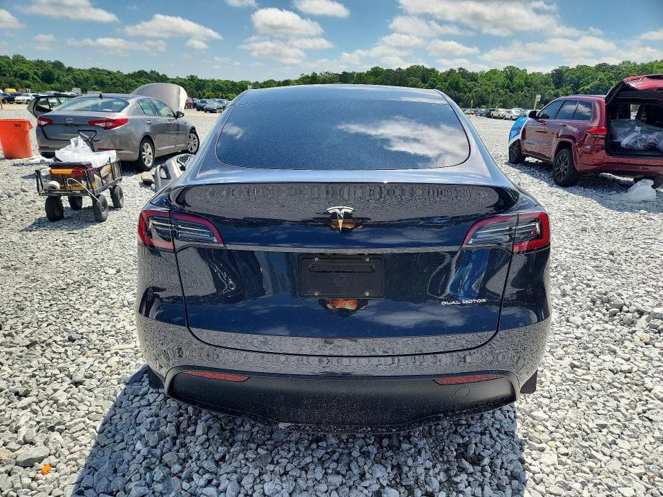 2025 TESLA MODEL Y 6