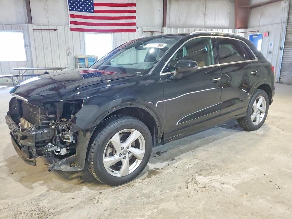 2020 AUDI Q3 - 1