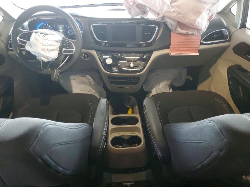 2022 CHRYSLER VOYAGER 8