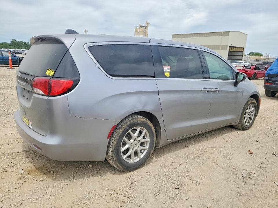 2021 CHRYSLER VOYAGER LX 3
