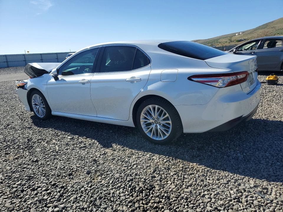 2018 TOYOTA CAMRY XLE 2