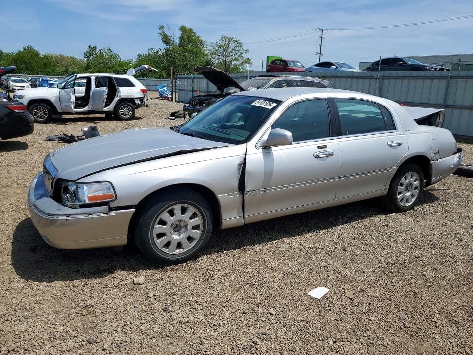 2003 LINCOLN TOWN CAR EXECUTIVE - 1