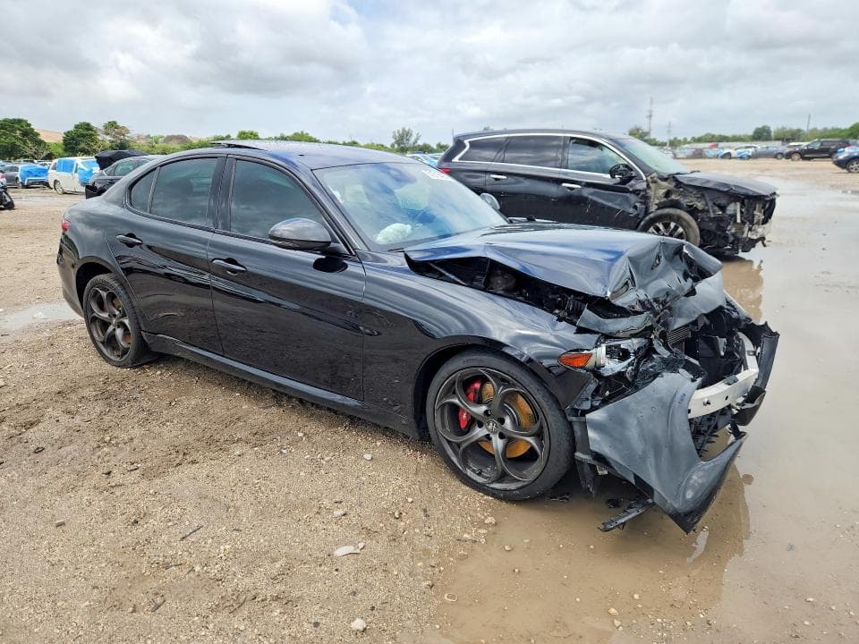 2020 ALFA ROMEO GIULIA TI 4