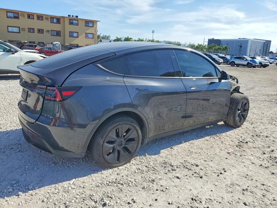 2025 TESLA MODEL Y 3