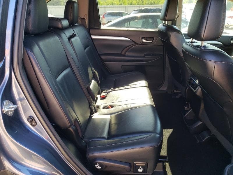 2017 TOYOTA HIGHLANDER XLE 11