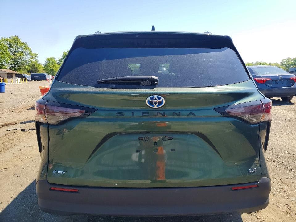 2025 TOYOTA SIENNA LE 6