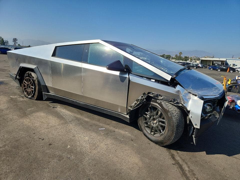 2025 TESLA CYBERTRUCK 4
