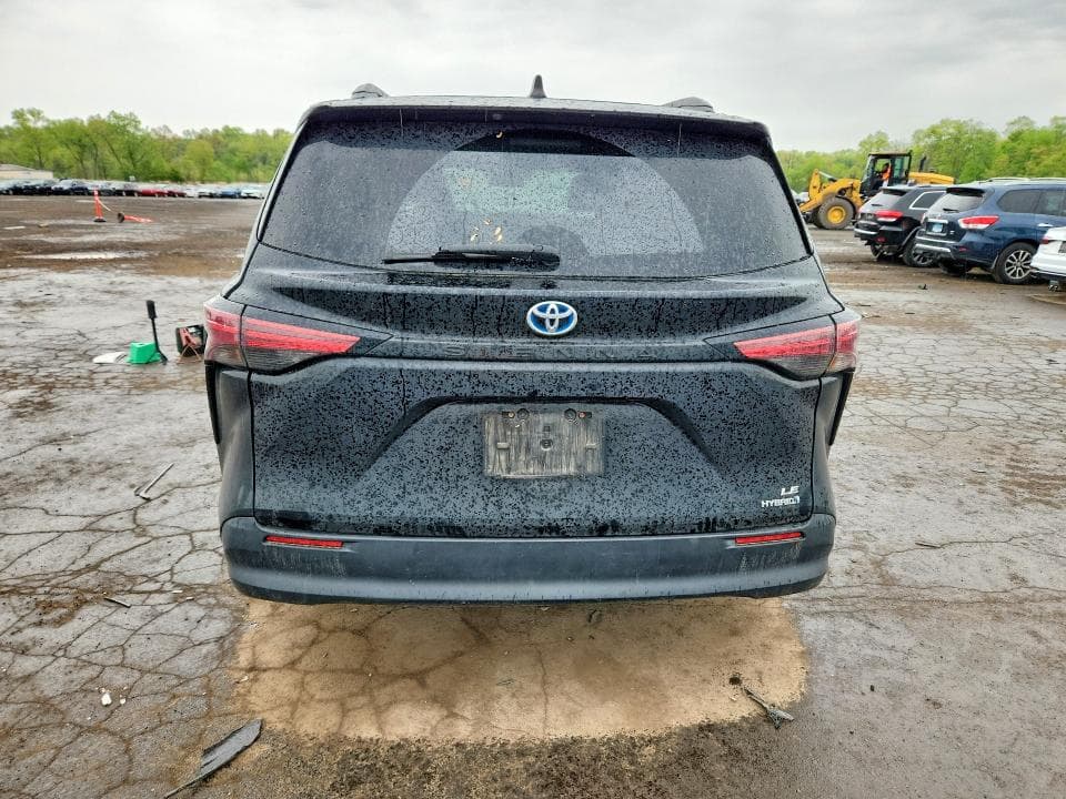 2022 TOYOTA SIENNA LE 6