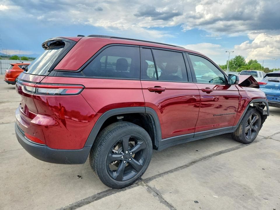 2023 JEEP GRAND CHEROKEE LAREDO 3