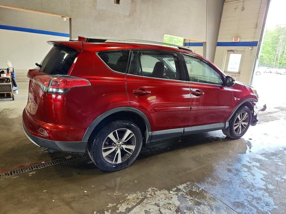 2018 TOYOTA RAV4 XLE 3
