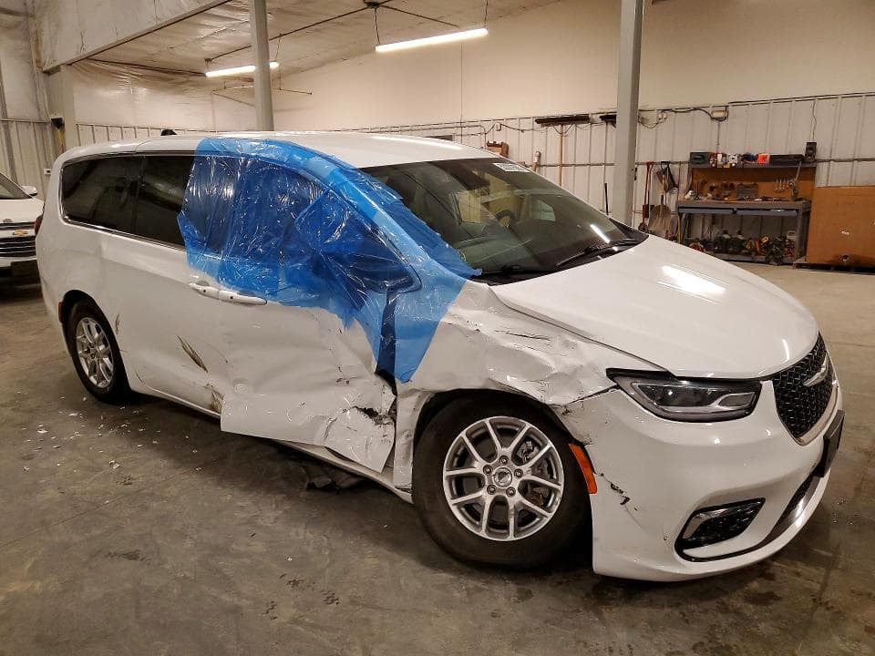 2023 CHRYSLER PACIFICA TOURING L 4