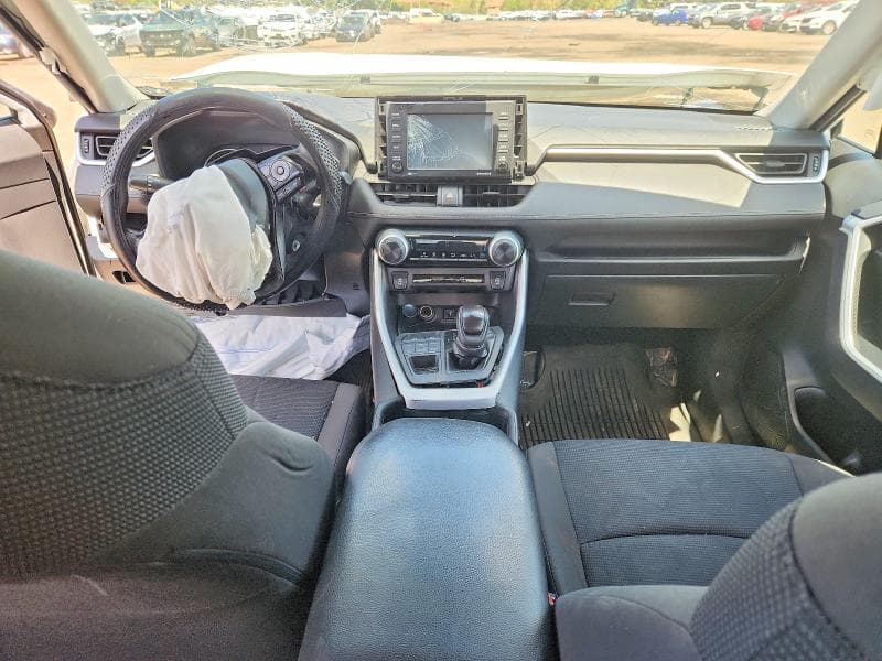 2020 TOYOTA RAV4 LE 8