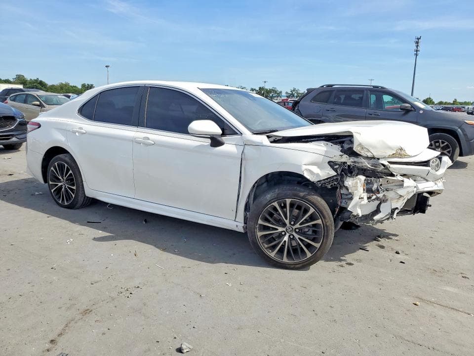 2018 TOYOTA CAMRY SE 4