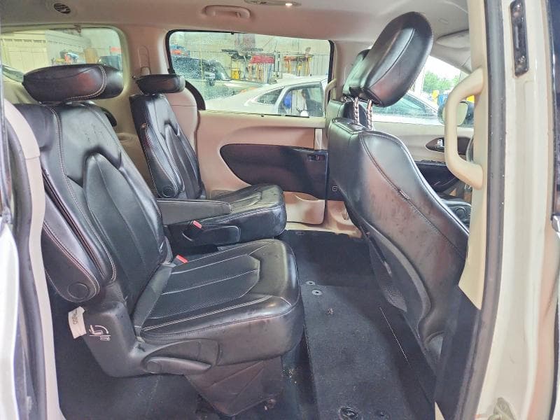 2020 CHRYSLER VOYAGER LXI 11