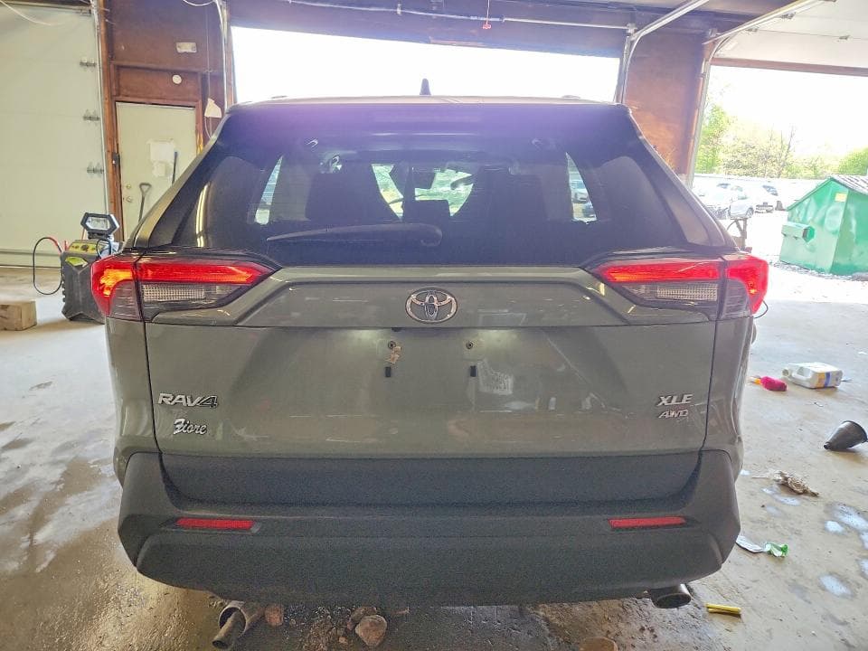2019 TOYOTA RAV4 XLE 6