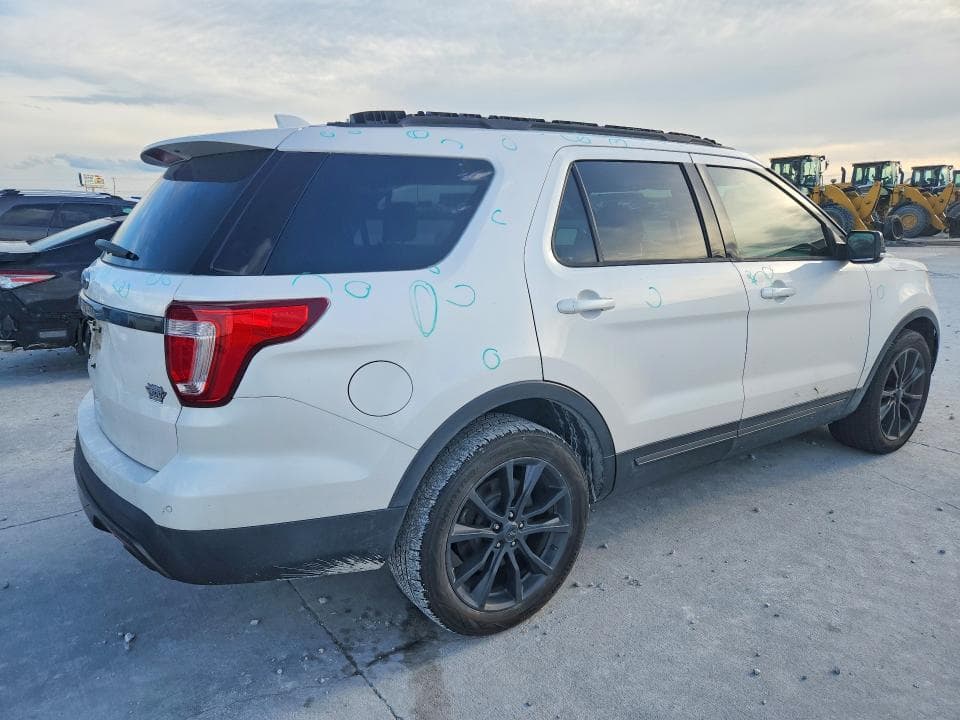2017 FORD EXPLORER XLT 3