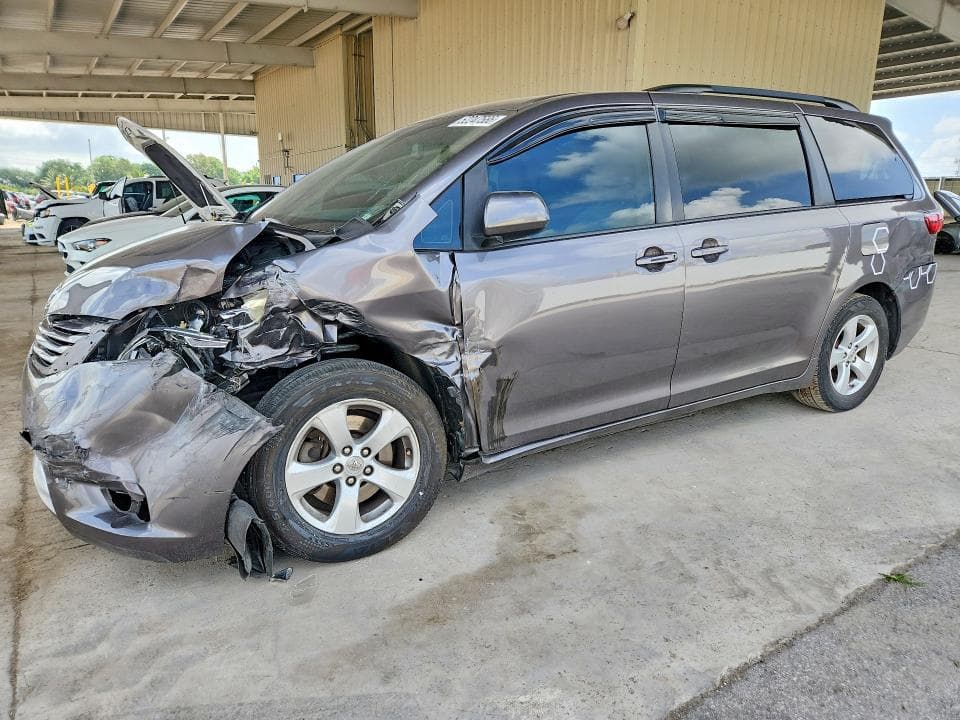 2017 TOYOTA SIENNA LE