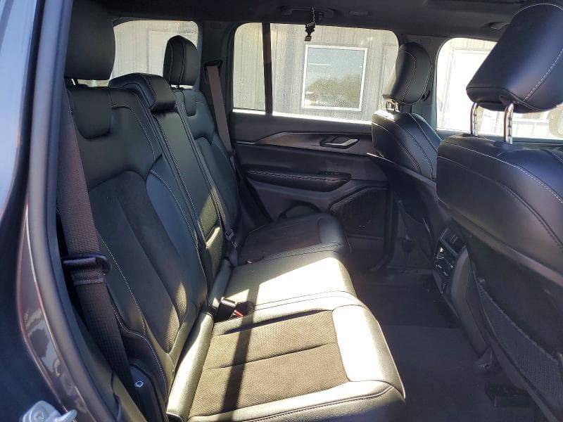2023 JEEP GRAND CHEROKEE LAREDO 11
