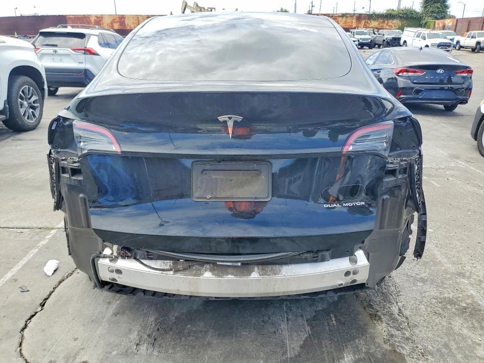 2024 TESLA MODEL Y 6