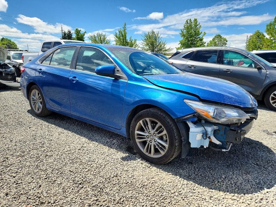 2017 TOYOTA CAMRY SE 4