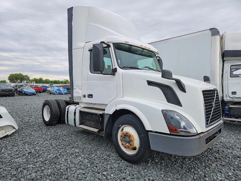 2016 VOLVO VNL SEMI TRUCK