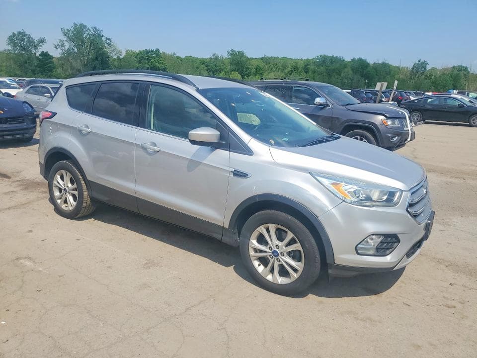 2017 FORD ESCAPE SE 4