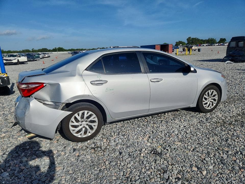 2018 TOYOTA COROLLA LE 3