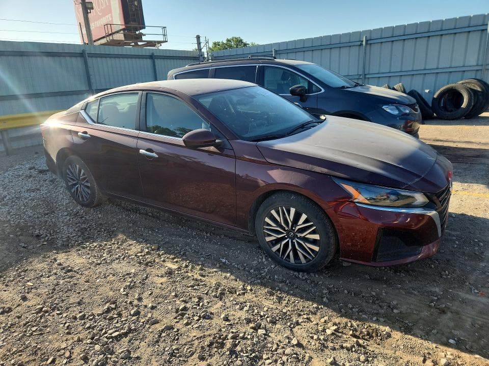 2023 NISSAN ALTIMA SV 4