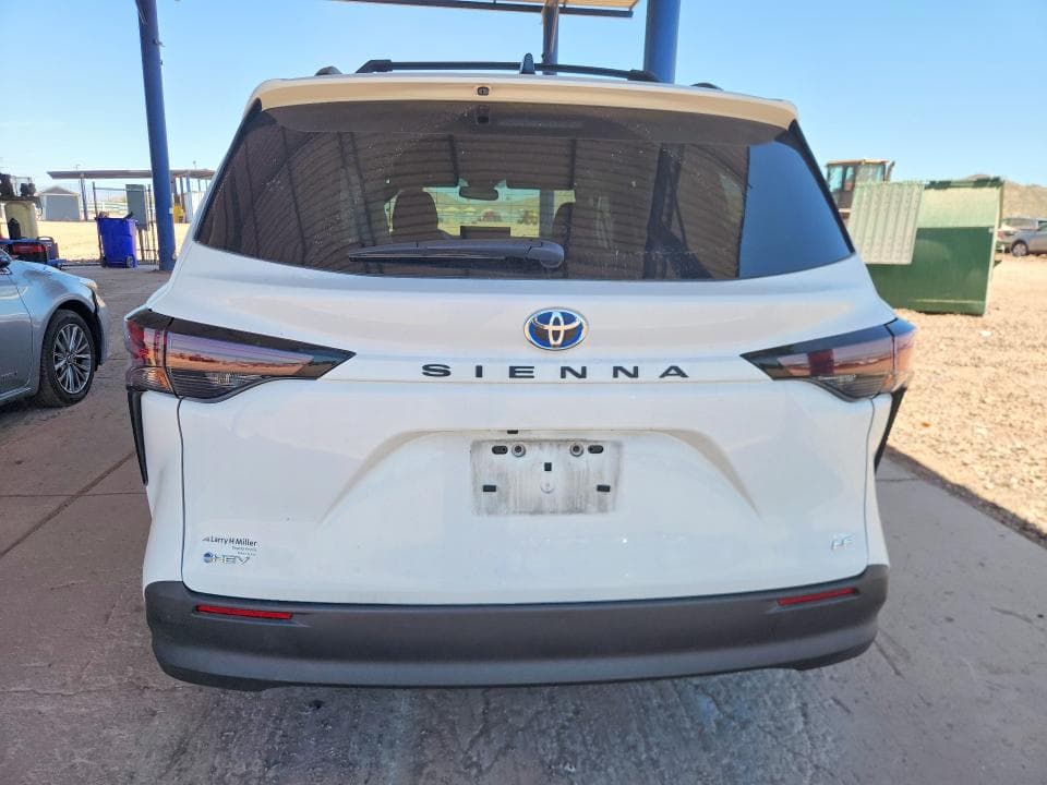 2025 TOYOTA SIENNA LE 6