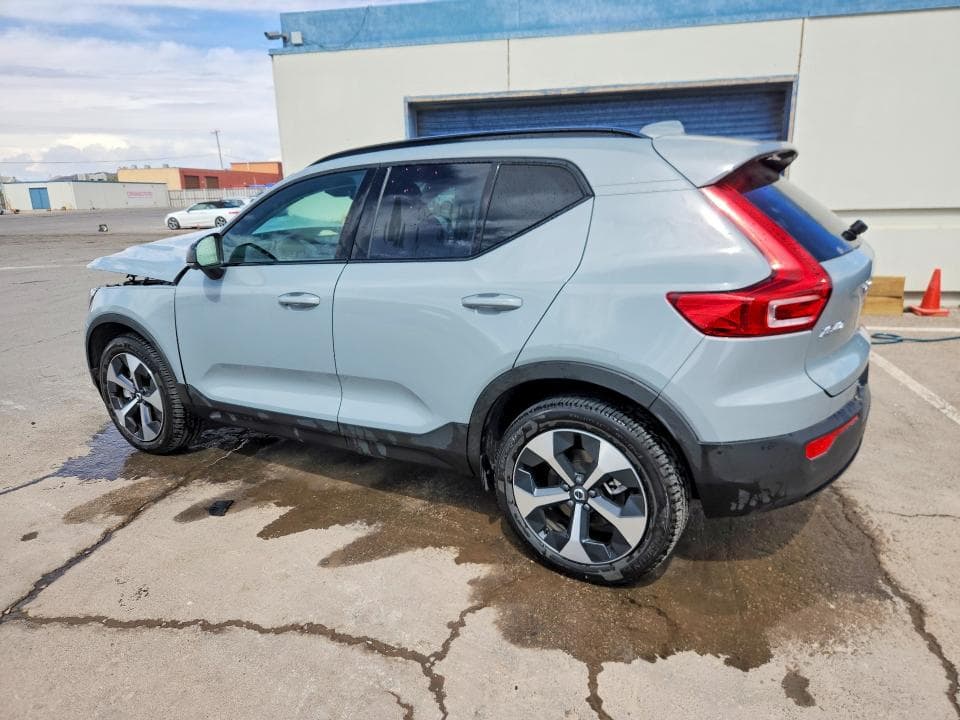 2026 VOLVO XC40 PLUS 2