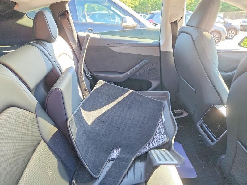 2026 TESLA MODEL Y 10