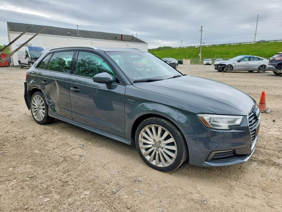2017 AUDI A3 E-TRON PREMIUM 4