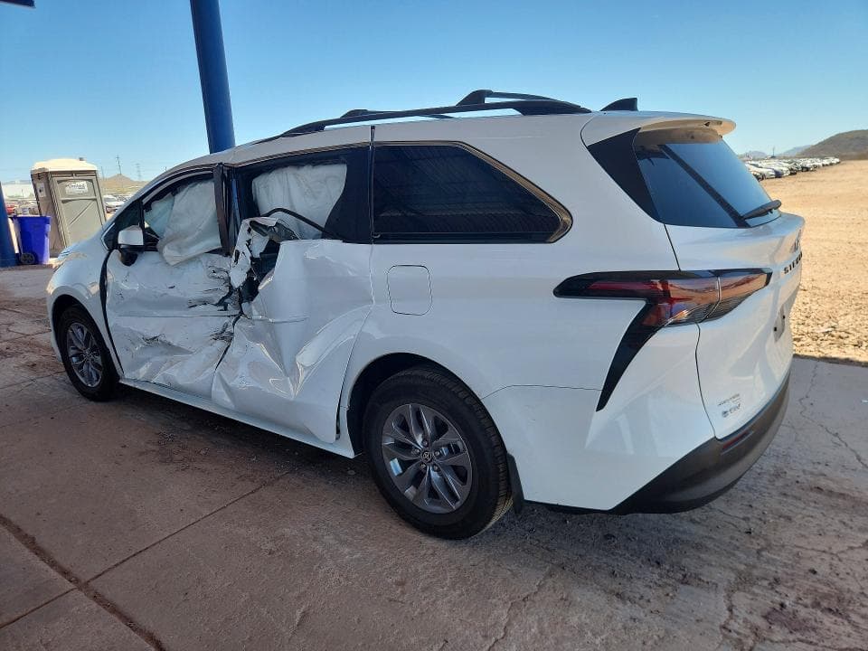 2025 TOYOTA SIENNA LE 2